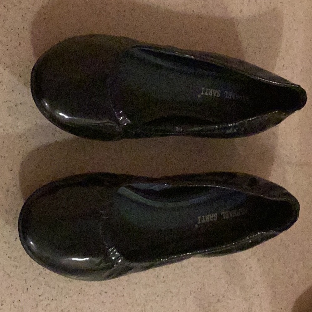 Gorgeous, dark, dark navy, almost black patent shoes with inside wedge.
